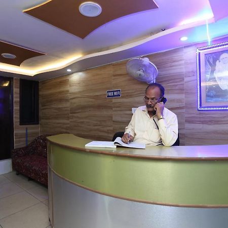 Oyo Hotel New Metro Near Phoenix United Lucknow Bagian luar foto